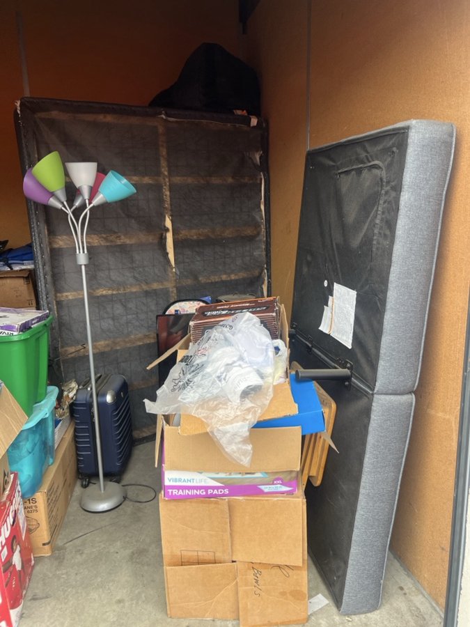 10 x 10 storage unit in Sacramento, CA