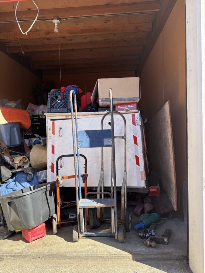 10 x 15 storage unit in Sacramento, CA