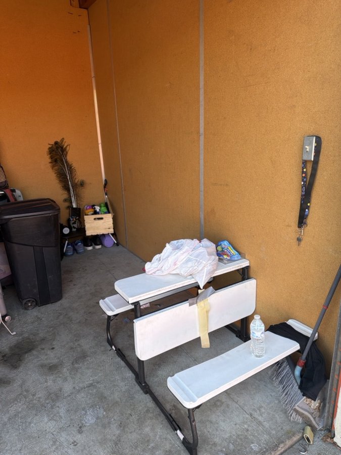 10 x 10 storage unit in Sacramento, CA