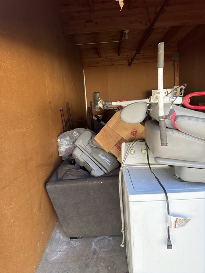 10 x 20 storage unit in Carmichael, CA