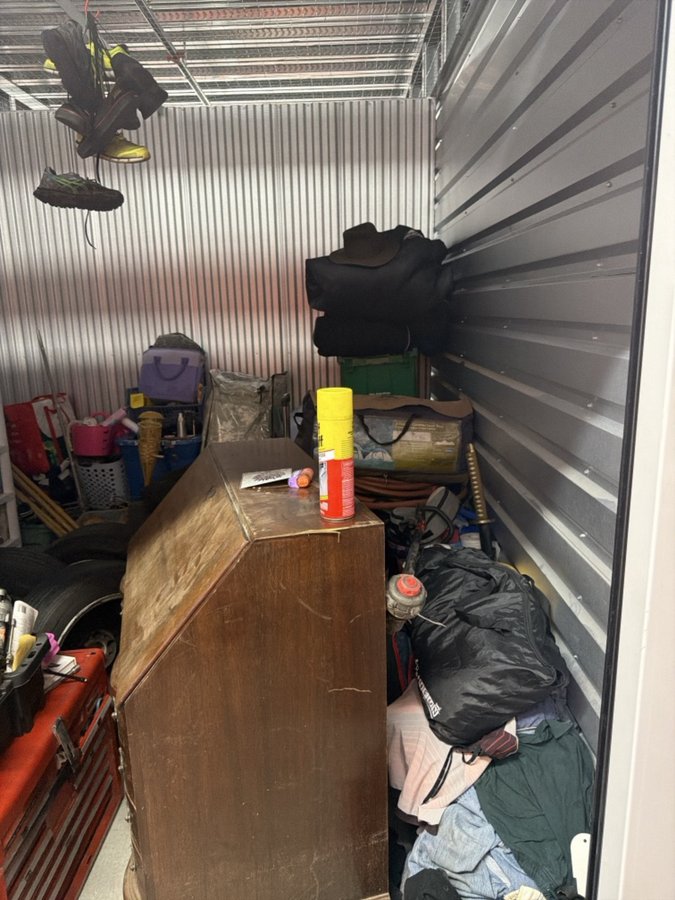 10 x 10 storage unit in Sacramento, CA