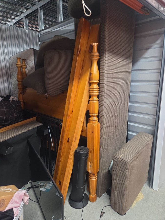 10 x 10 storage unit in Sacramento, CA