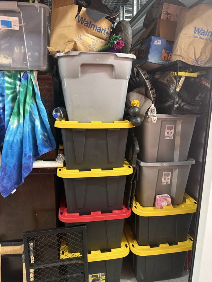 10 x 10 storage unit in Sacramento, CA