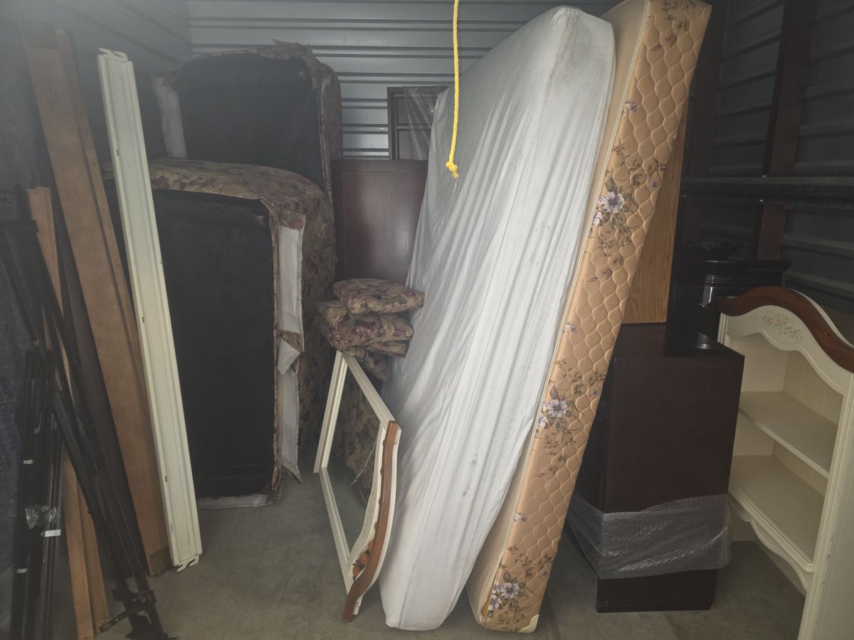 10 x 10 storage unit in Livermore, CA