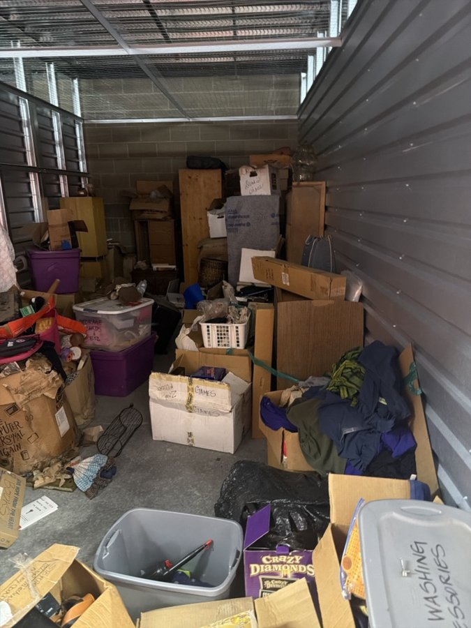 10 x 20 storage unit in Sacramento, CA
