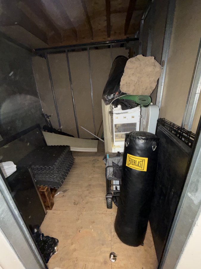 10 x 10 storage unit in North Hollywood, CA