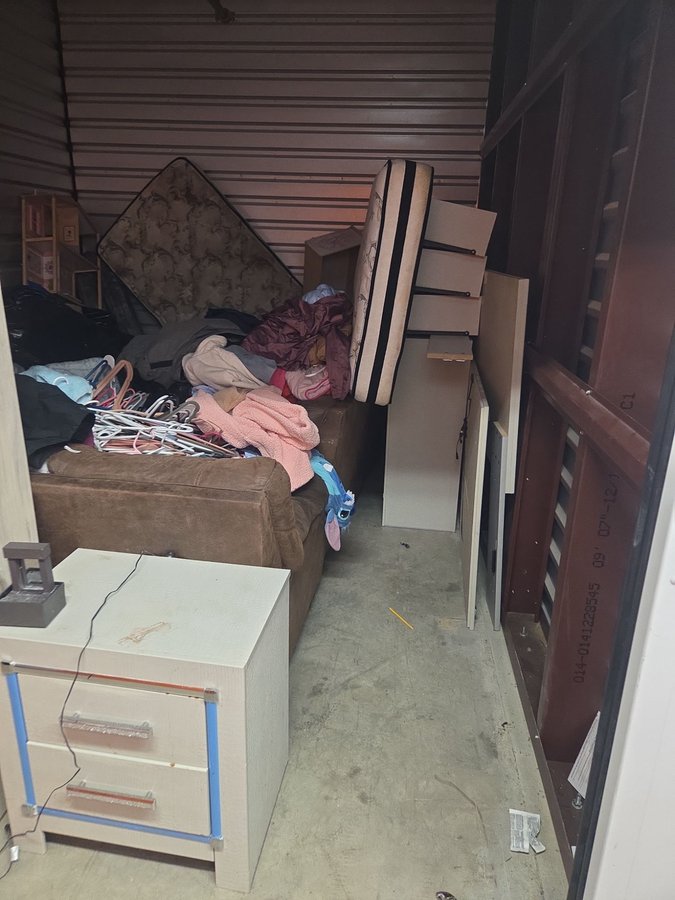 10 x 12 storage unit in Sacramento, CA