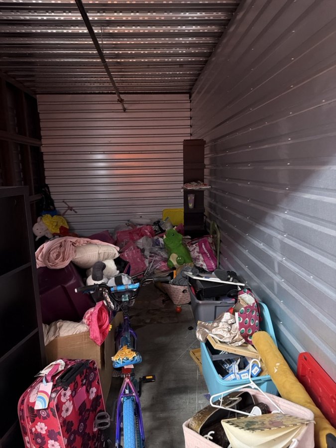 10 x 20 storage unit in Sacramento, CA