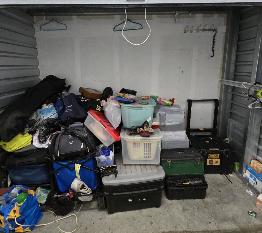 10 x 4 storage unit in Honolulu, HI
