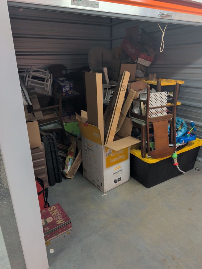 10 x 10 storage unit in Hollins, VA