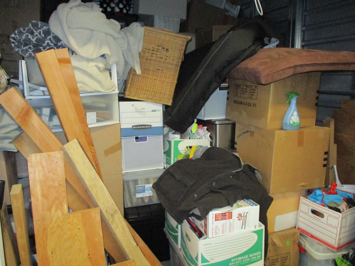 10 x 10 storage unit in San Diego, CA