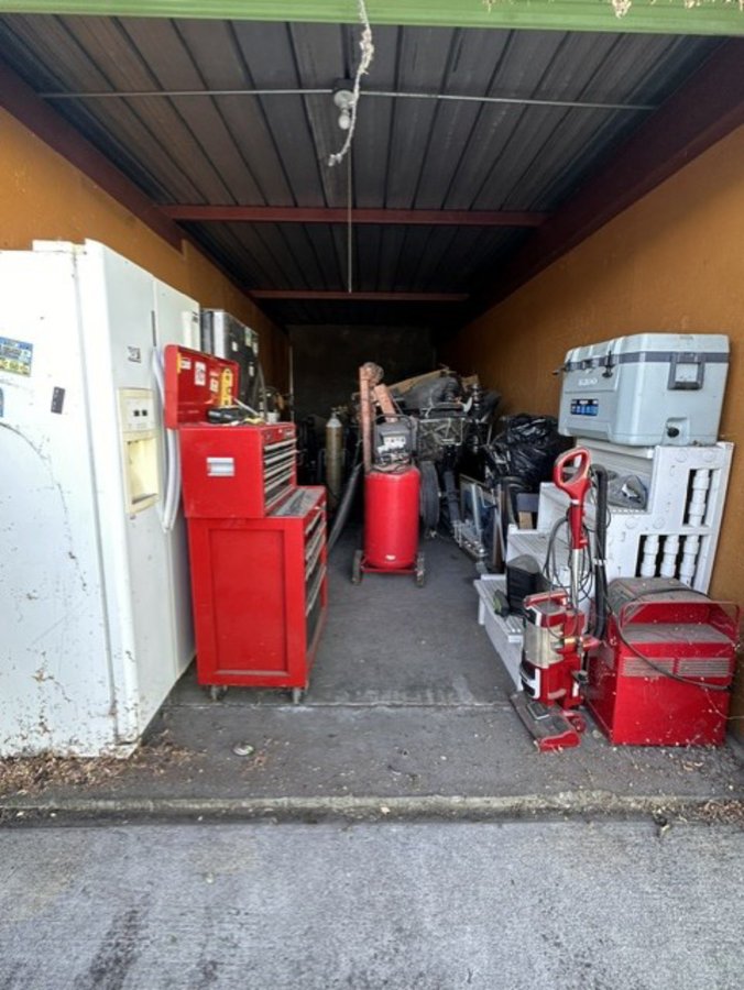 10 x 30 storage unit in Tracy, CA