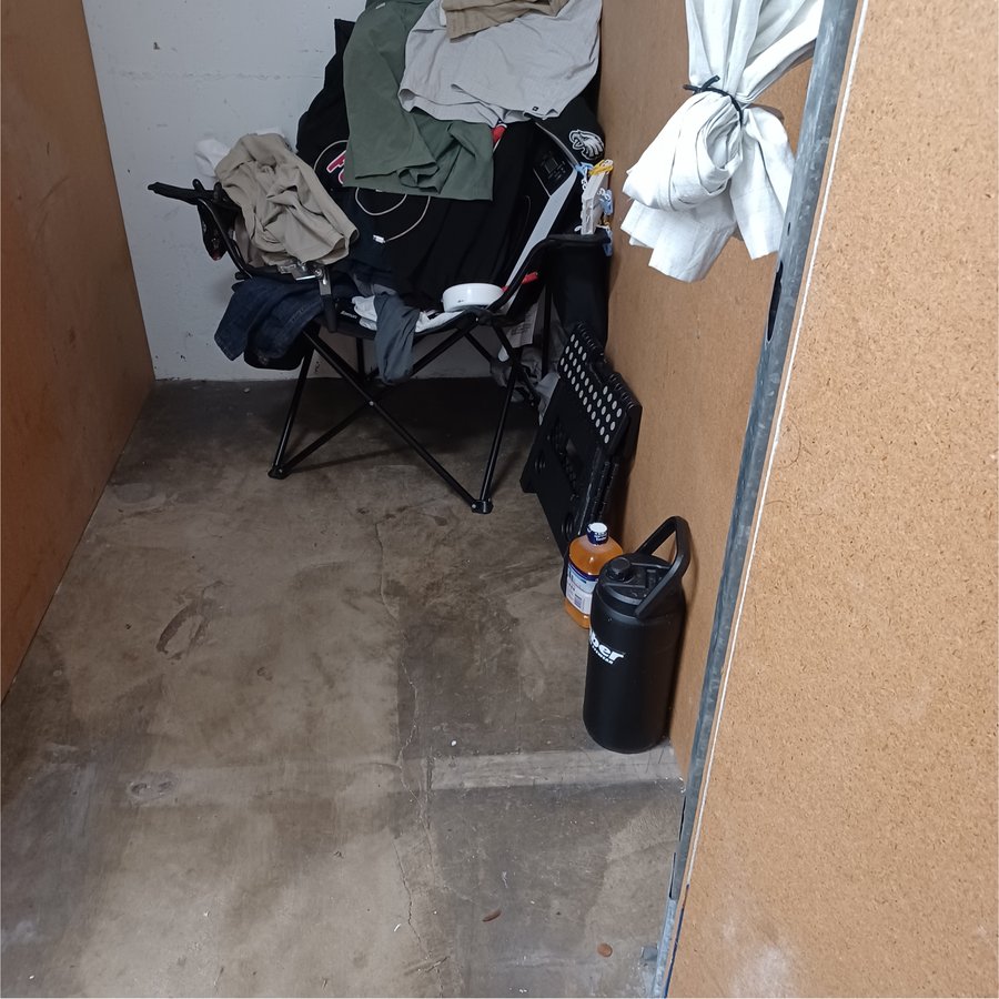 4 x 6 storage unit in Honolulu, HI