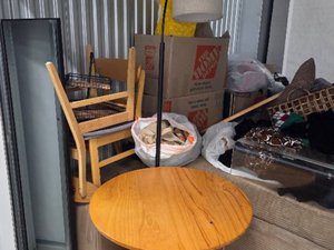 10 x 10 storage unit in Sacramento, CA