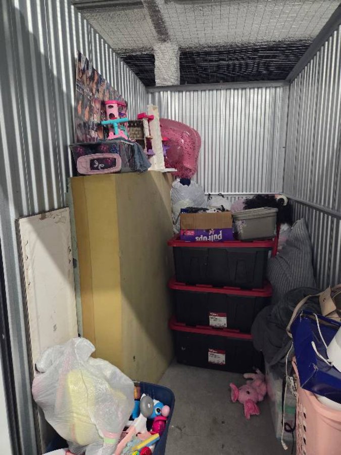 5 x 10 storage unit in Sacramento, CA