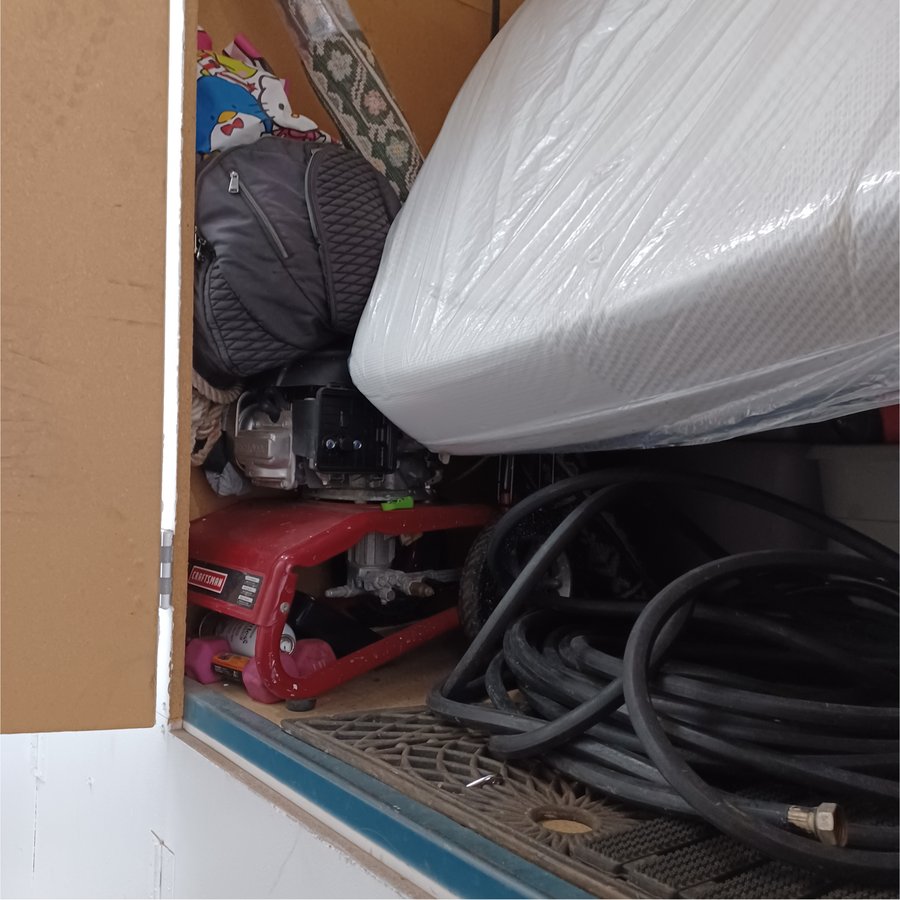 4 x 8 storage unit in Honolulu, HI