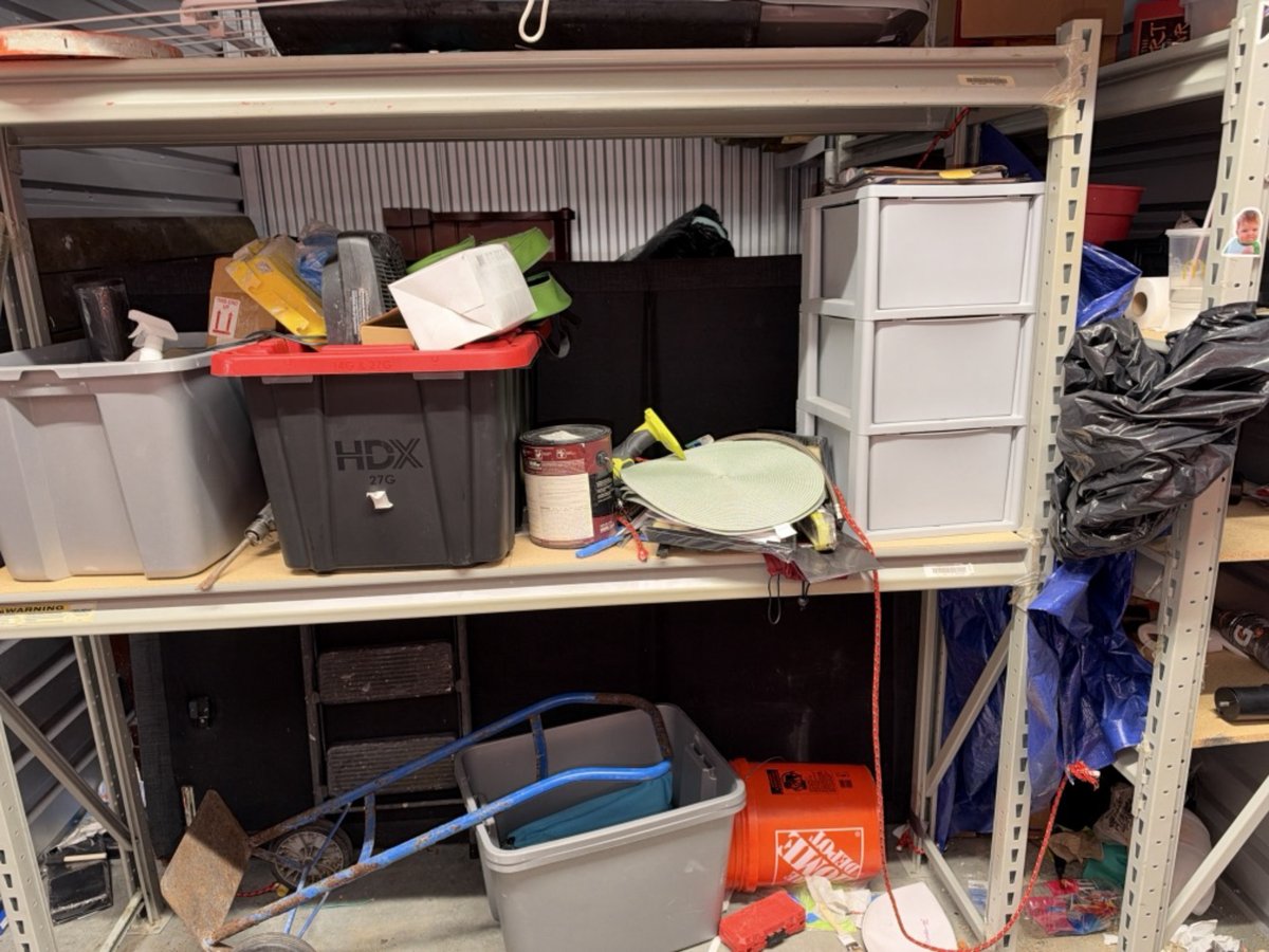 10 x 10 storage unit in Santa Fe Springs, CA