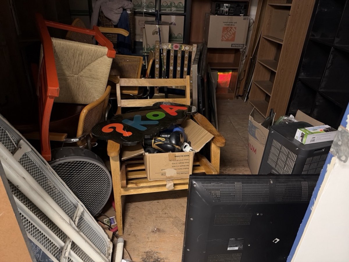 11 x 11 storage unit in Whittier, CA