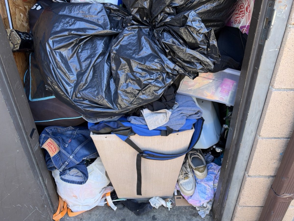 4 x 10 storage unit in Santa Ana, CA