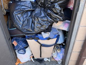 4 x 10 storage unit in Santa Ana, CA