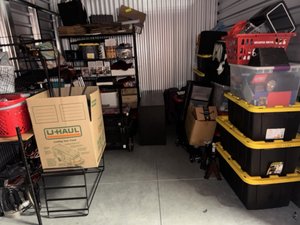 10 x 10 storage unit in Santa Fe Springs, CA