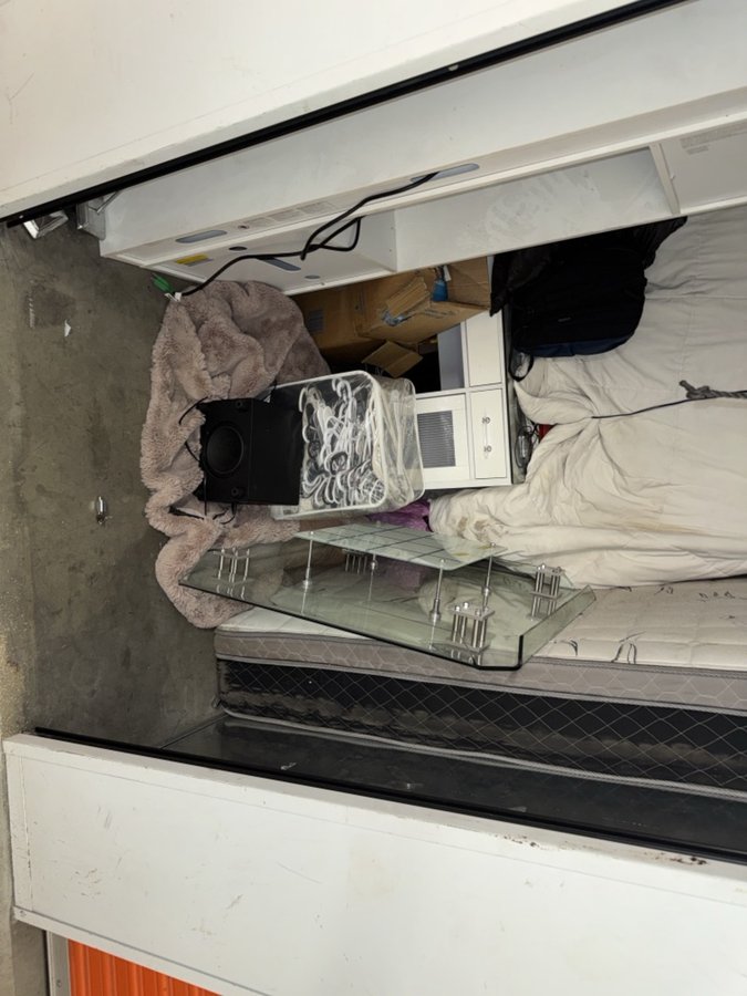 5 x 10 storage unit in Santa Ana, CA