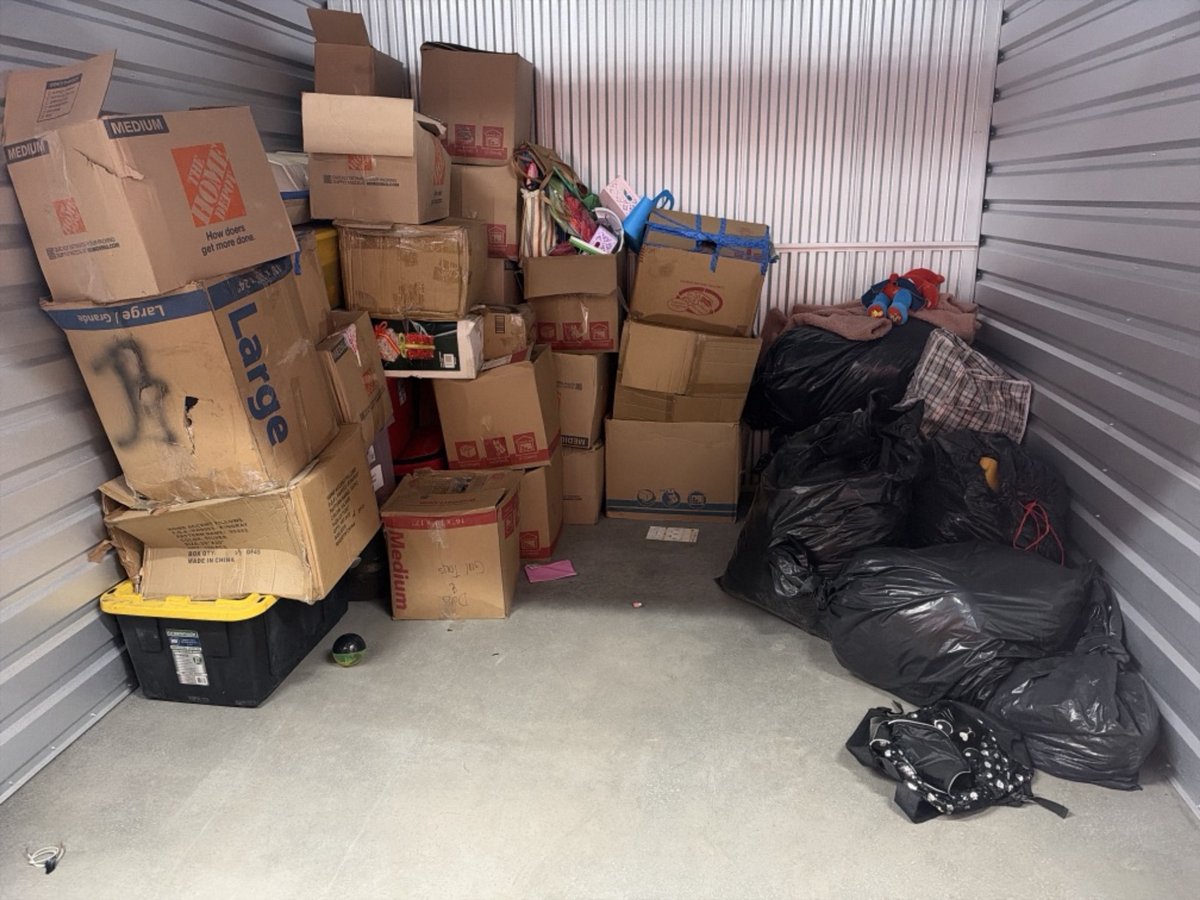 10 x 10 storage unit in Santa Fe Springs, CA