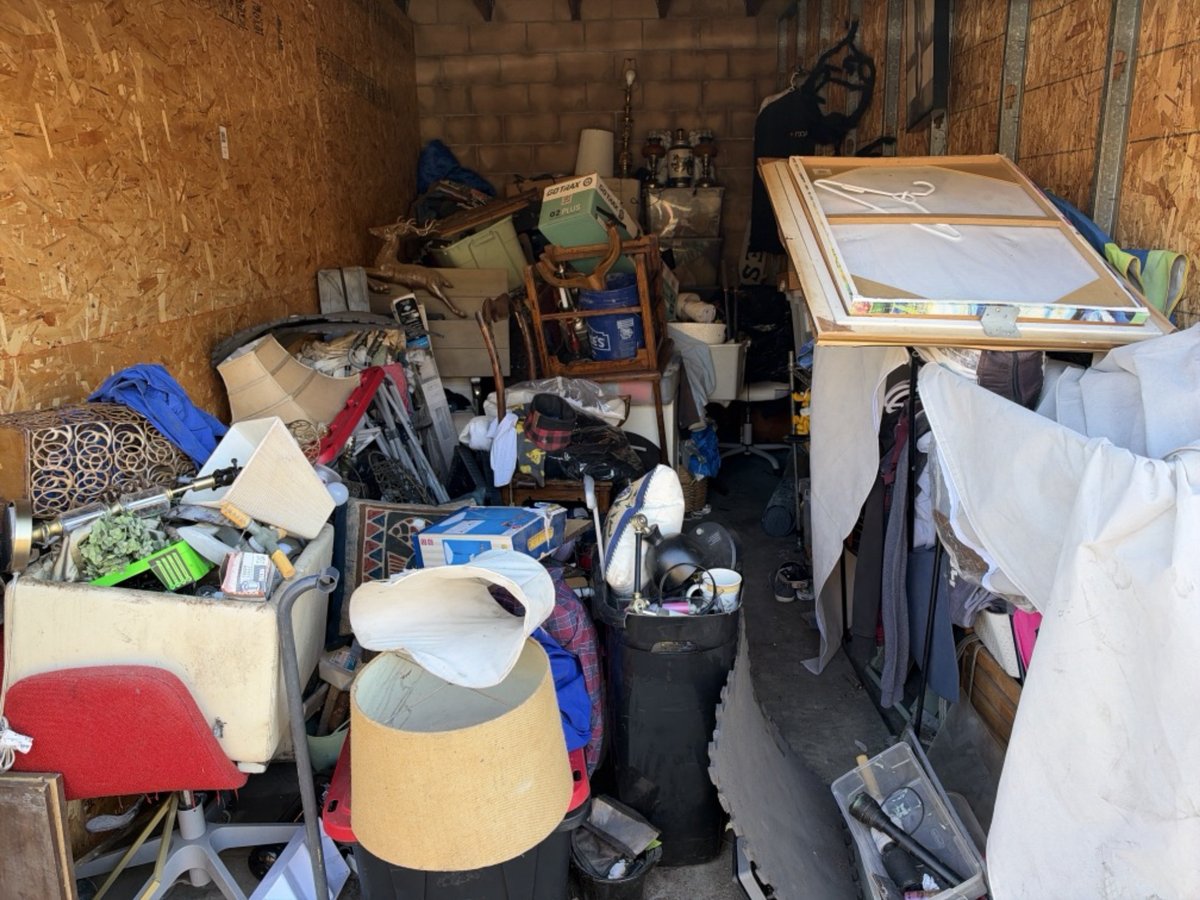 8 x 19 storage unit in Santa Ana, CA