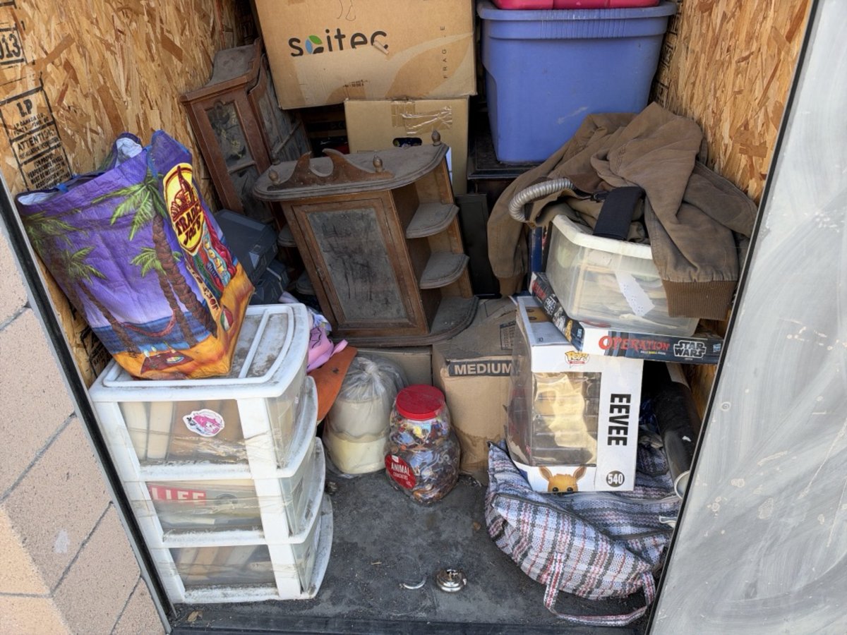 4 x 10 storage unit in Santa Ana, CA