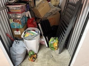 5 x 10 storage unit in Santa Ana, CA