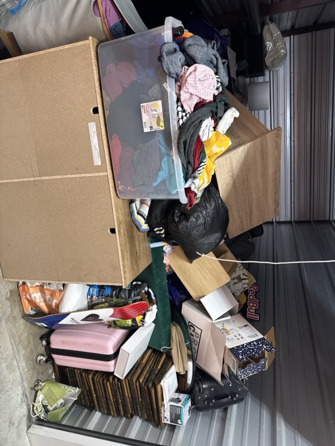 10 x 15 storage unit in Santa Ana, CA
