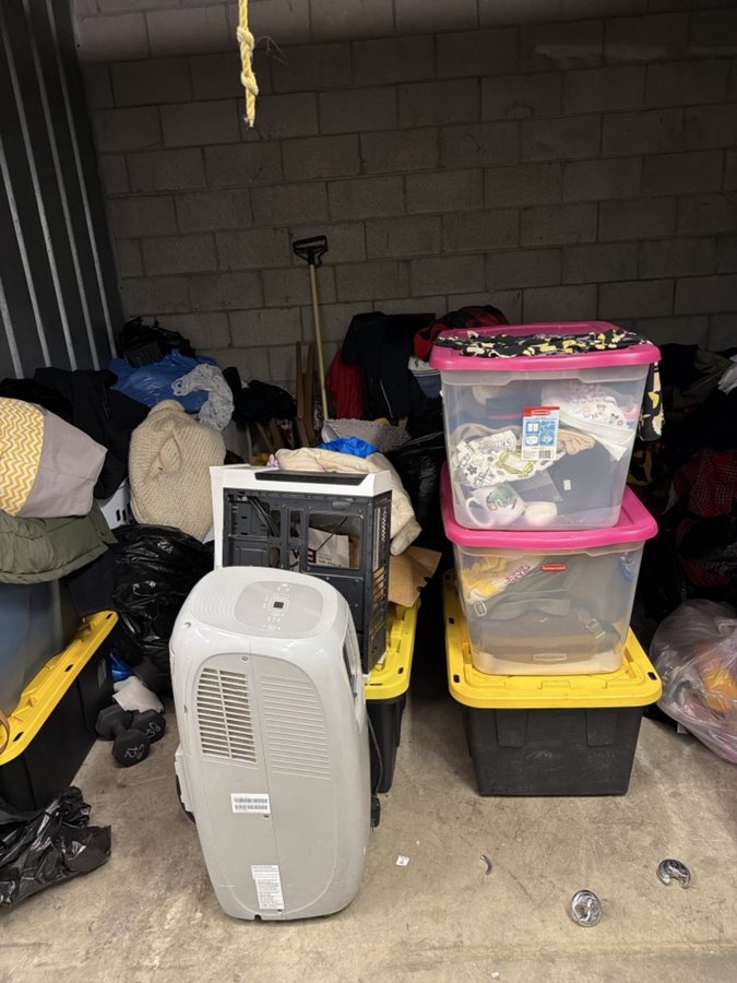 10 x 10 storage unit in Santa Ana, CA