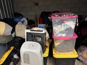 10 x 10 storage unit in Santa Ana, CA