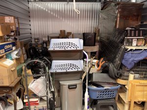 10 x 10 storage unit in Santa Fe Springs, CA