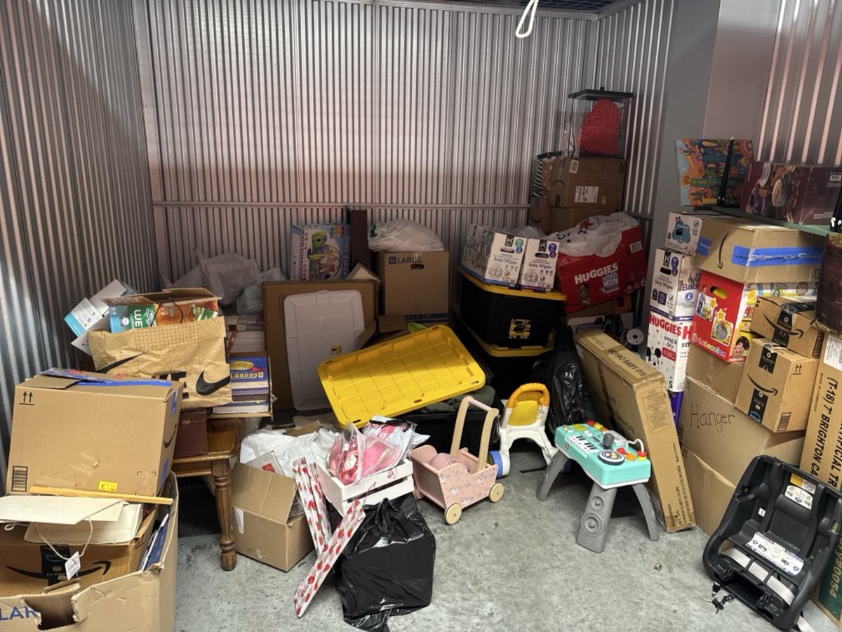 10 x 10 storage unit in Anaheim, CA