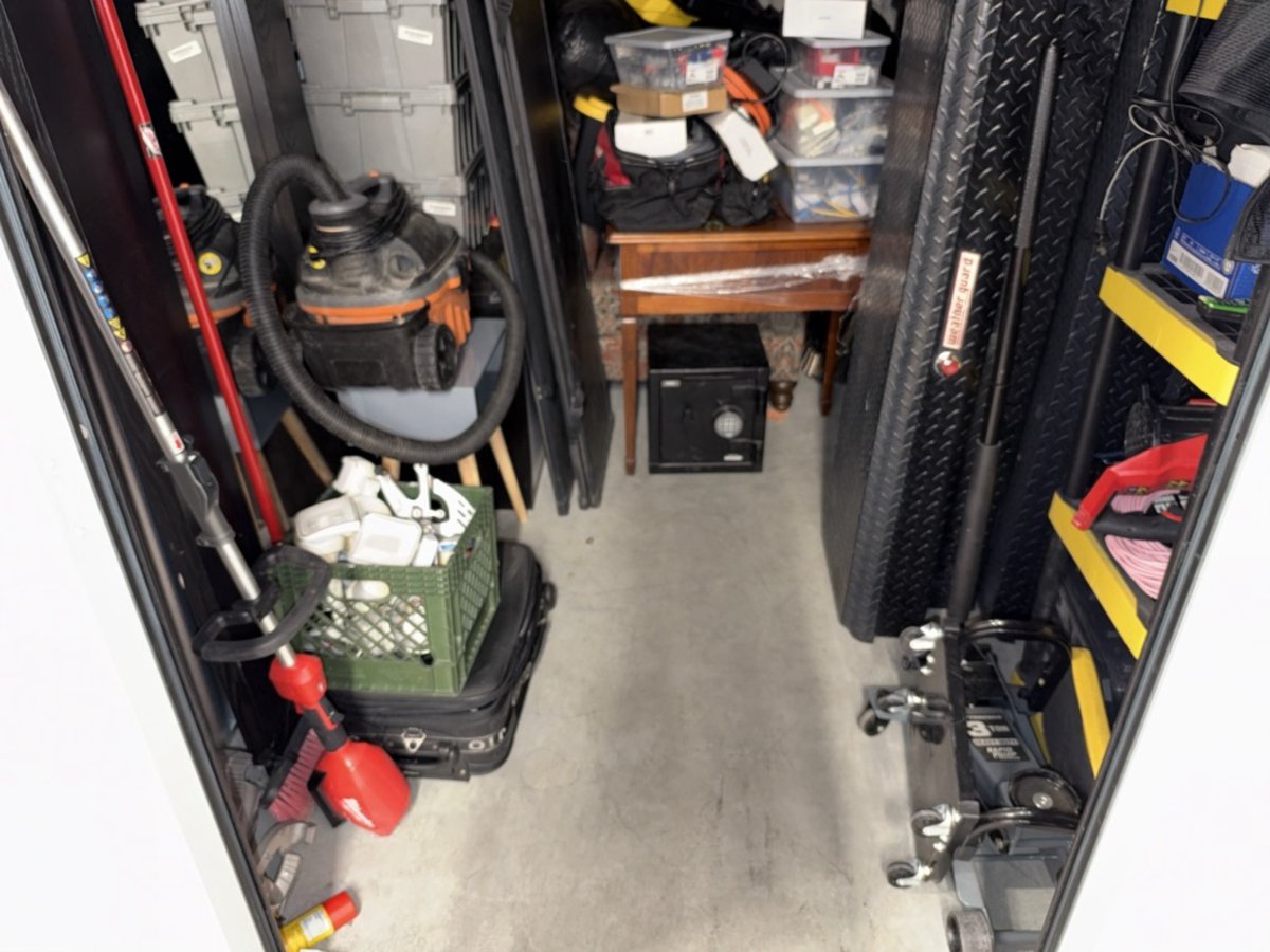 15 x 10 storage unit in Santa Fe Springs, CA
