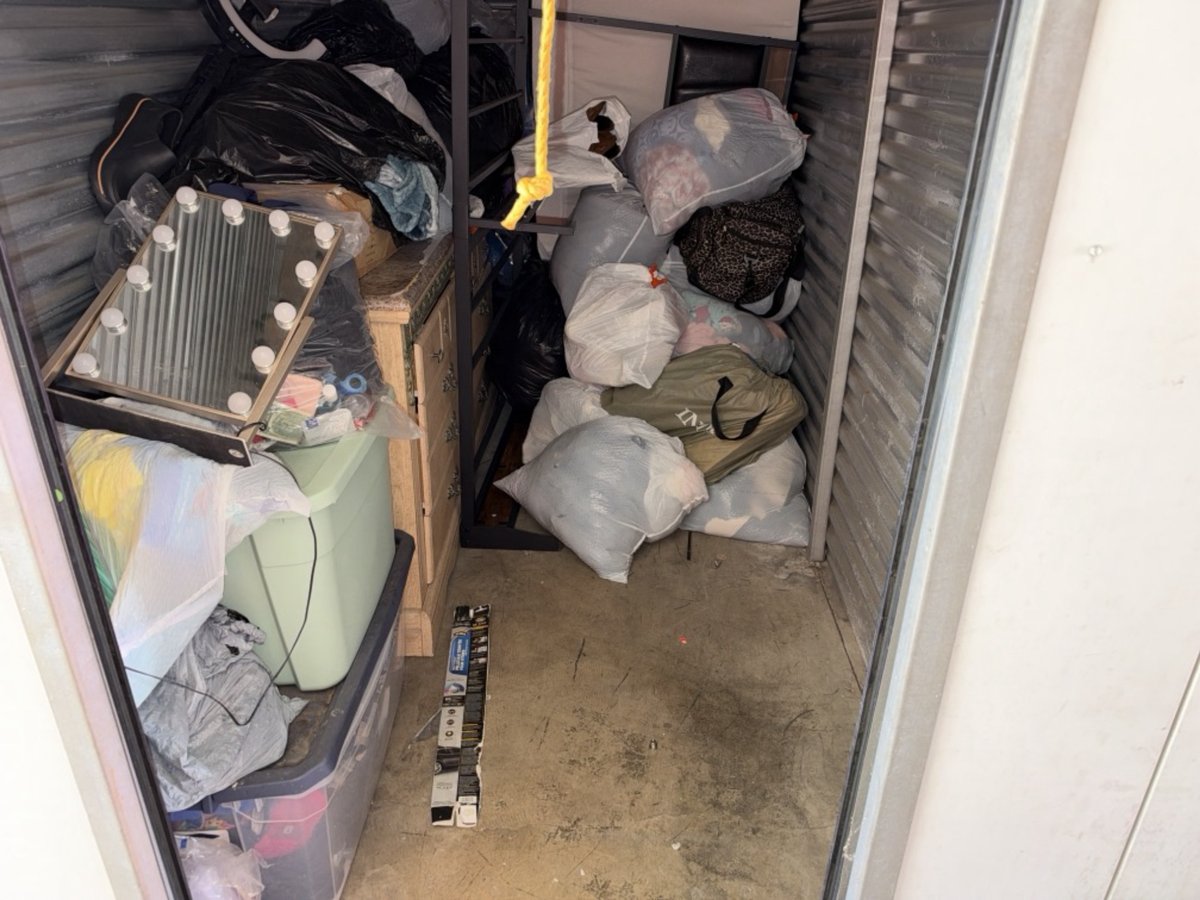 5 x 10 storage unit in Santa Ana, CA