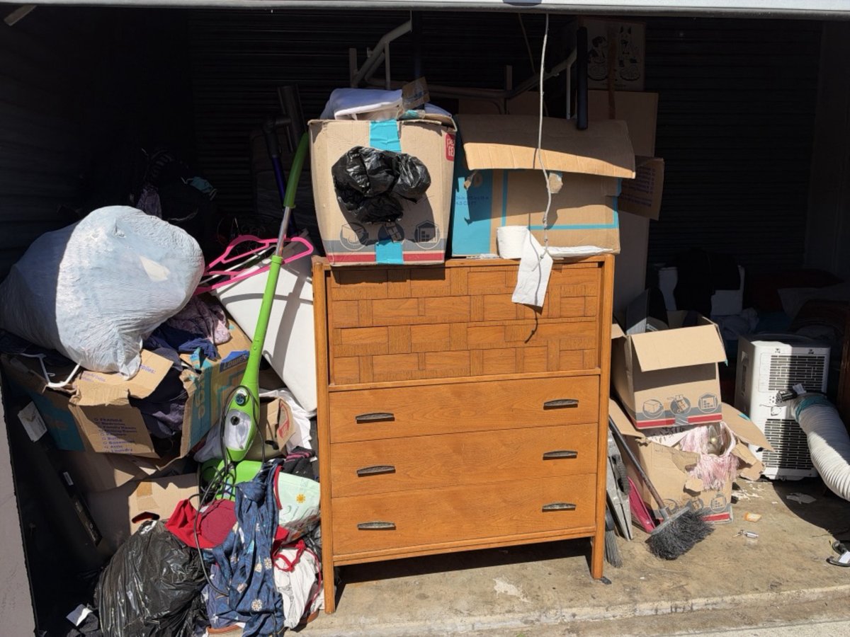10 x 15 storage unit in Santa Ana, CA