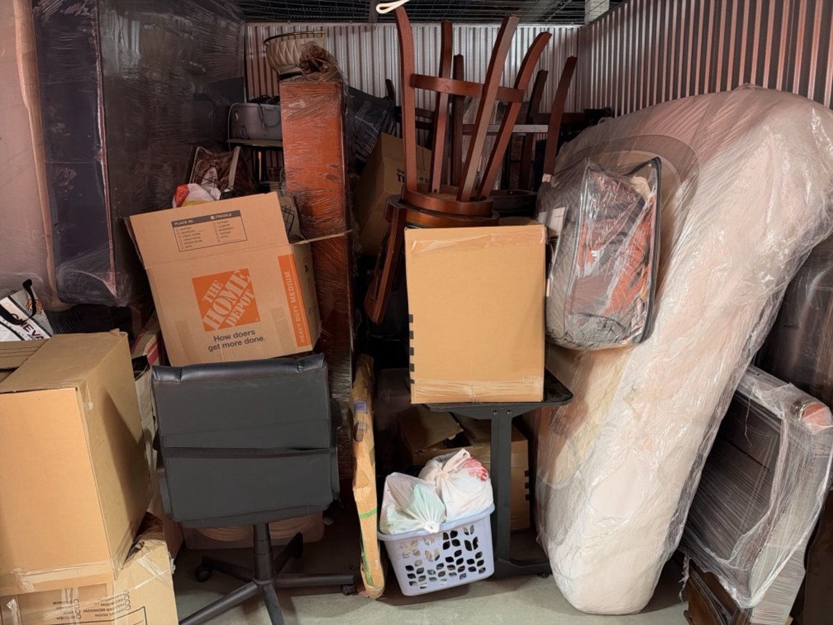 10 x 10 storage unit in Anaheim, CA