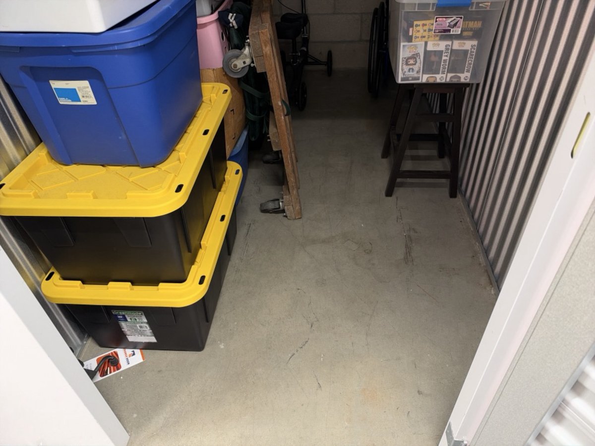5 x 10 storage unit in Anaheim, CA