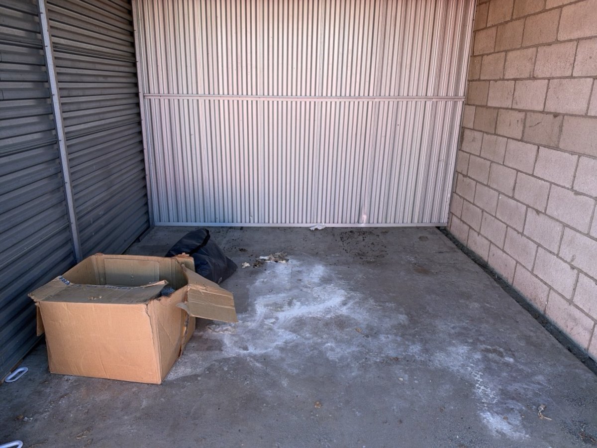 10 x 10 storage unit in Santa Ana, CA