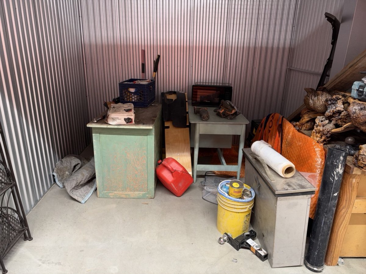 10 x 10 storage unit in Anaheim, CA