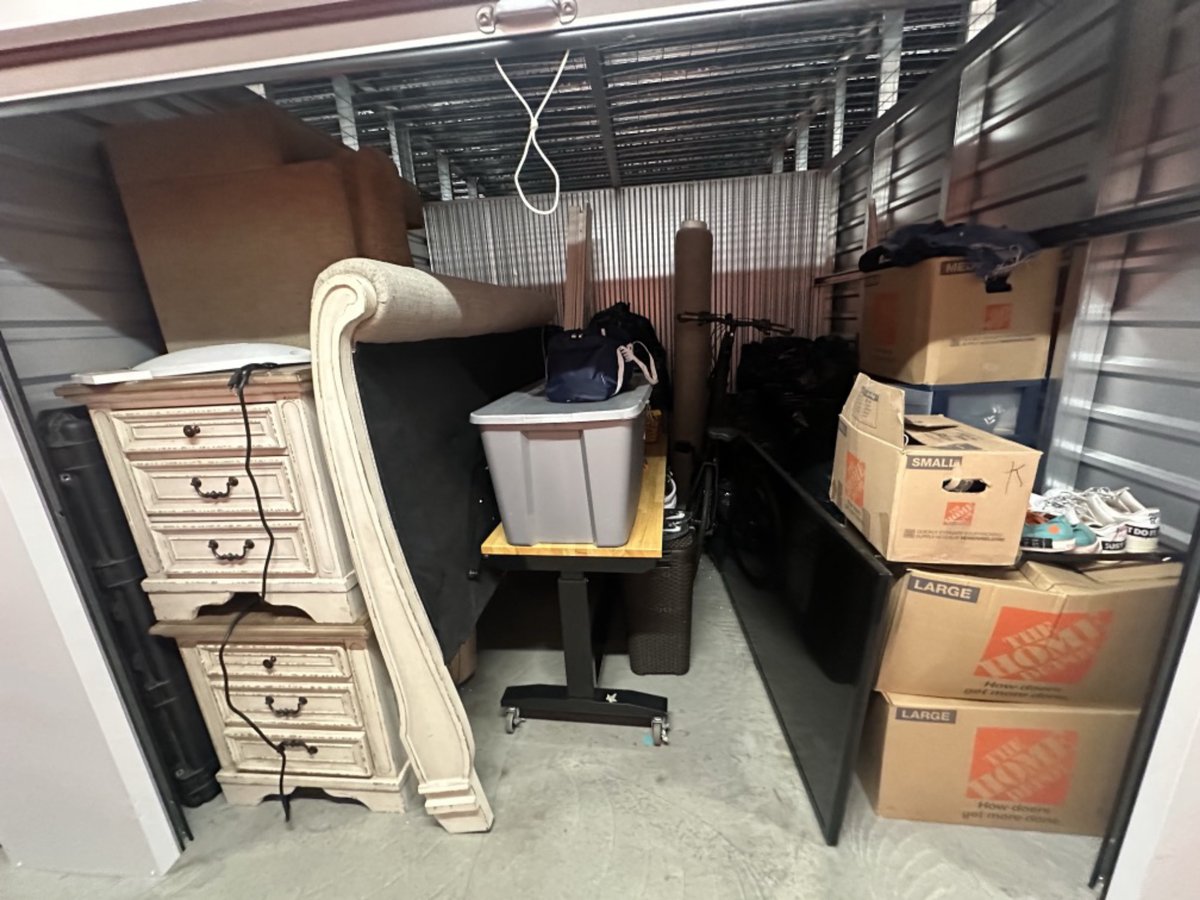 10 x 10 storage unit in Van Nuys, CA