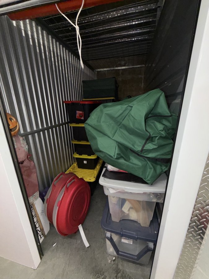 5 x 10 storage unit in Van Nuys, CA