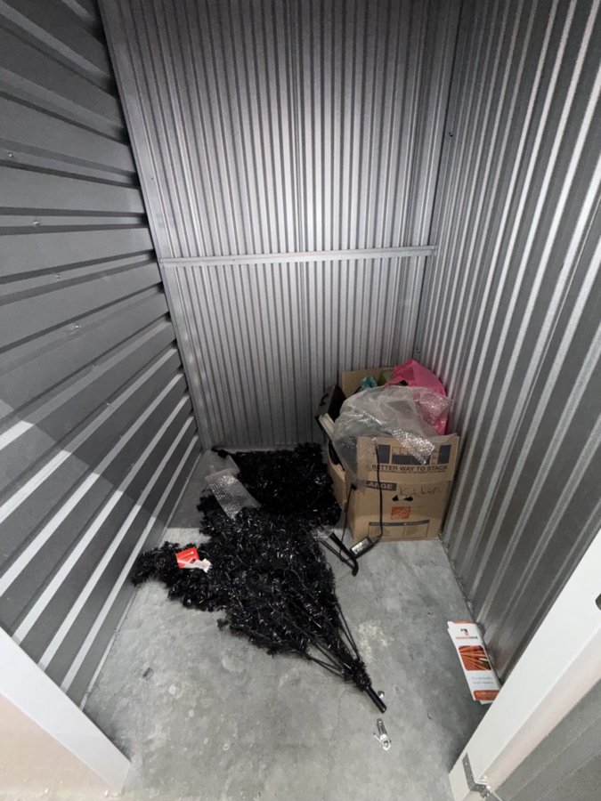 4 x 5 storage unit in Van Nuys, CA