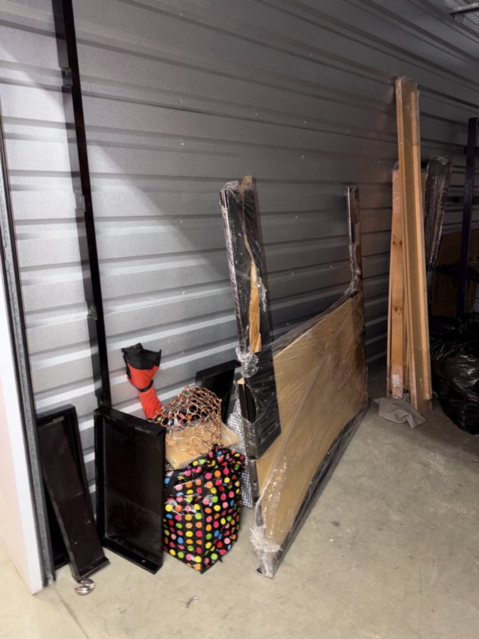 10 x 15 storage unit in Van Nuys, CA
