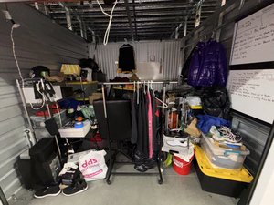 10 x 10 storage unit in Van Nuys, CA