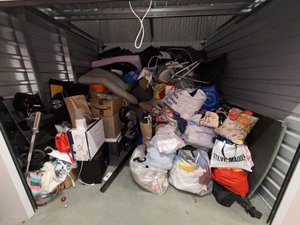 10 x 10 storage unit in Van Nuys, CA