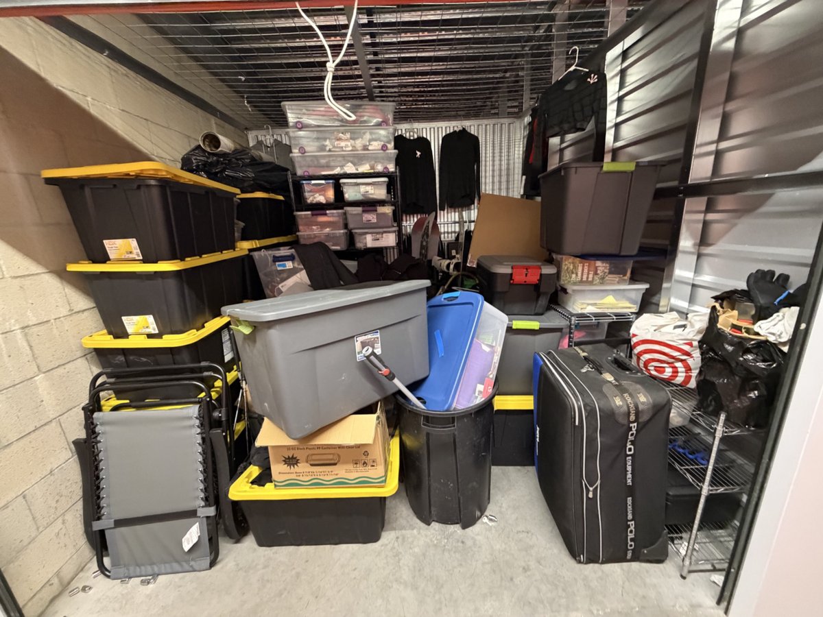 10 x 10 storage unit in Van Nuys, CA