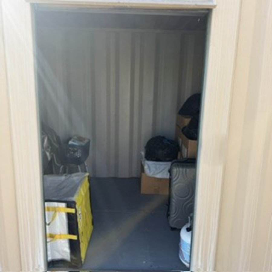 8 x 10 storage unit in Riverside, CA